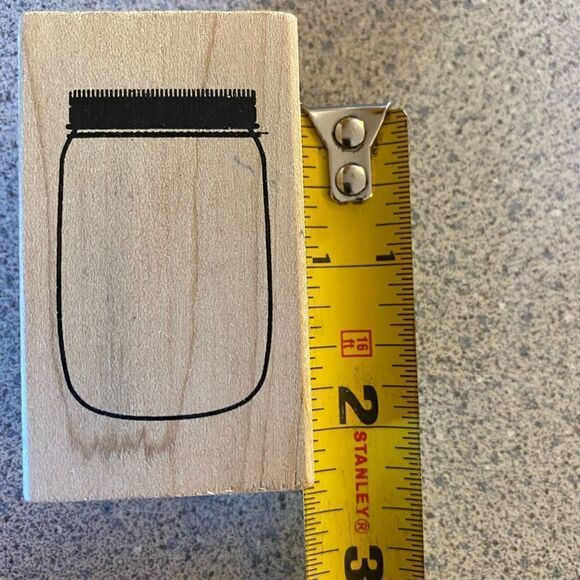 Assorted stamps and ink pads. (MI08) - Picture 6 of 15